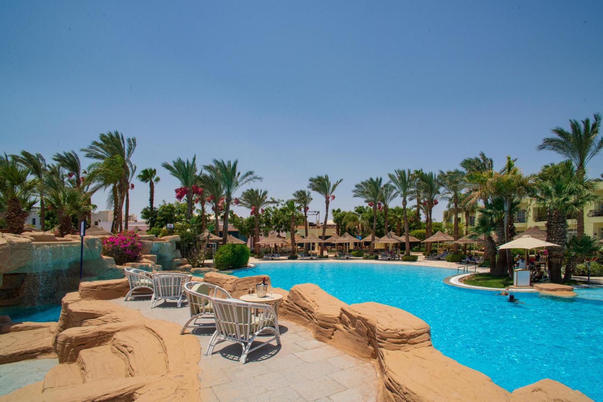 Sierra Sharm El Sheikh Hotel Exterior photo The pool at the Hilton Taba
